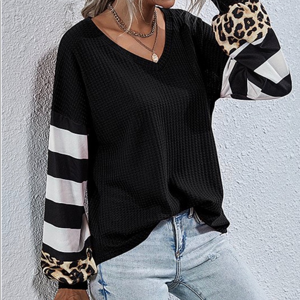 Black Stripe & Leopard Waffle Bishop-Sleeve V-Neck - Picture 6 of 8